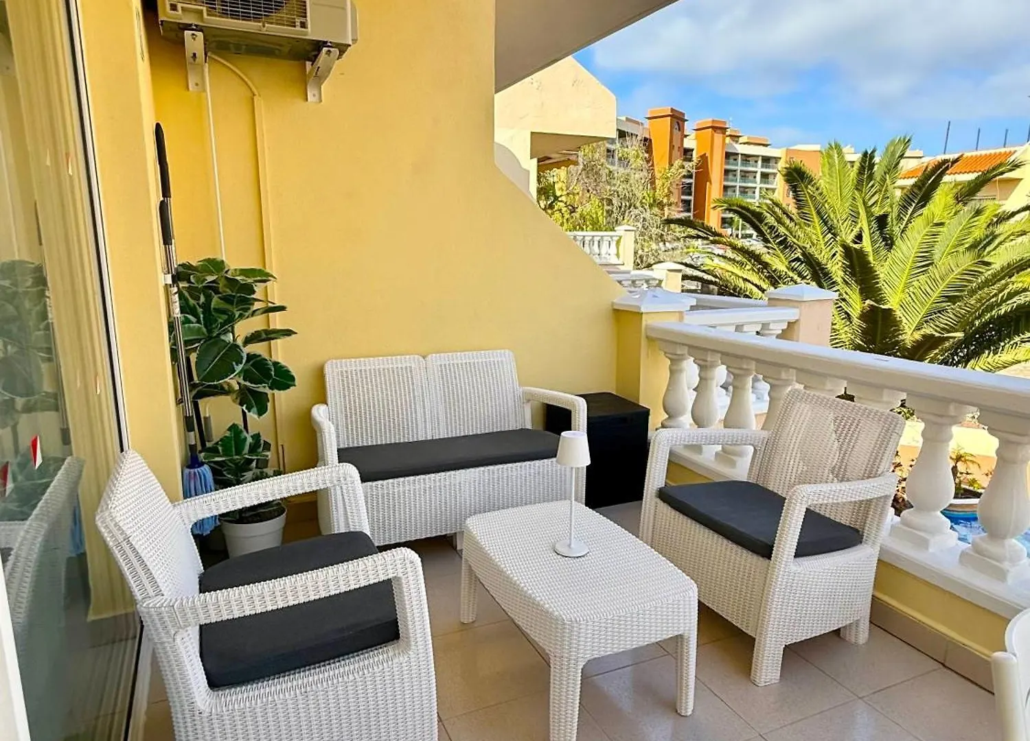 דירות סן מיגל דה אבונה Sunny Penthouse In Golf Del Sur